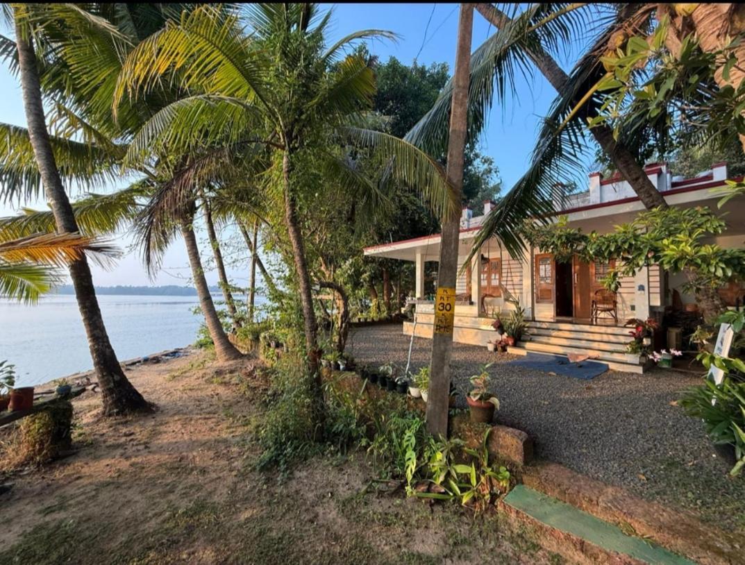 Green Island Homestay Riverside 科泽科德 外观 照片